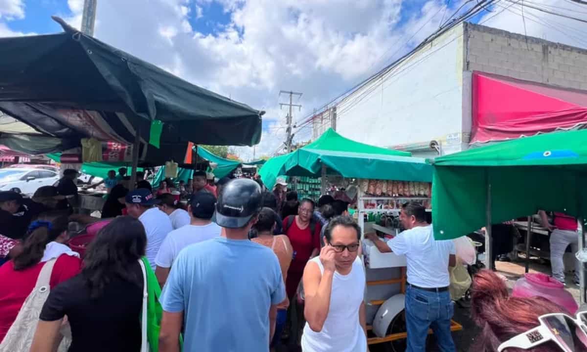 Días solidarios llevan a hoteleros de Cancún a tianguis