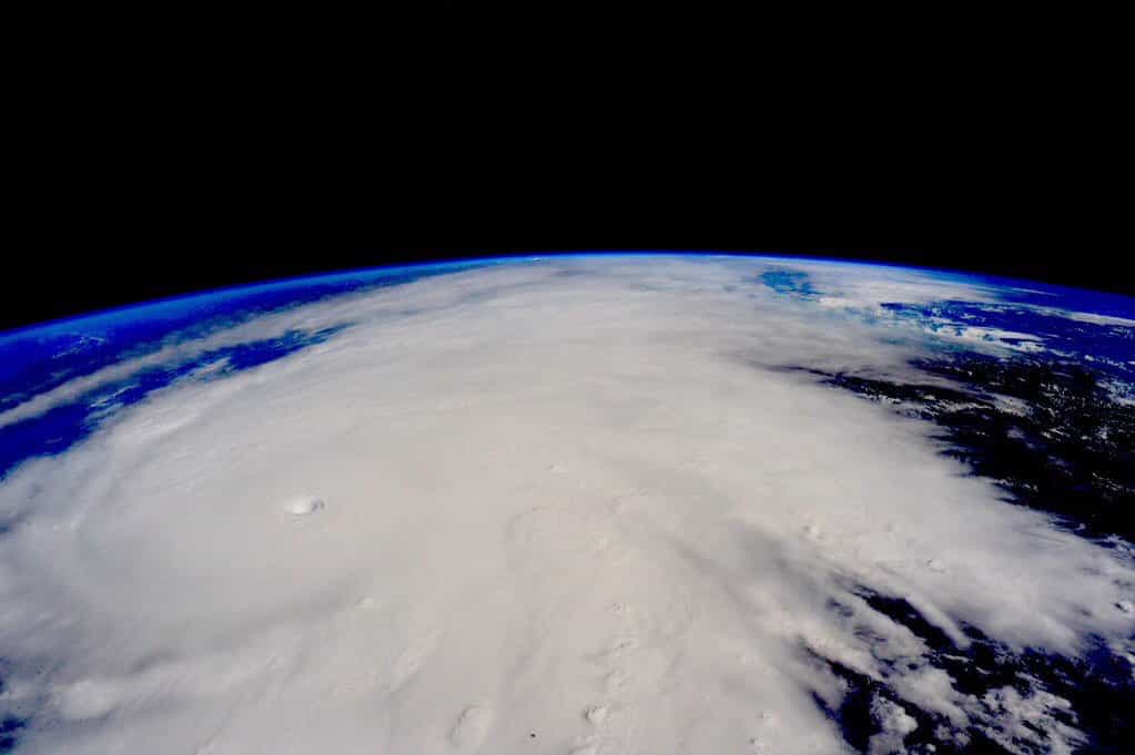 Depresión tropical amenaza con ser huracán categoría 3