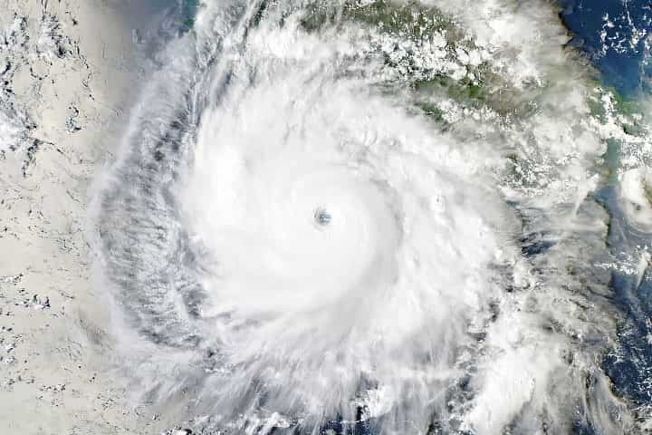 Huracán Polo: Intensificación Explosiva en el Pacífico
