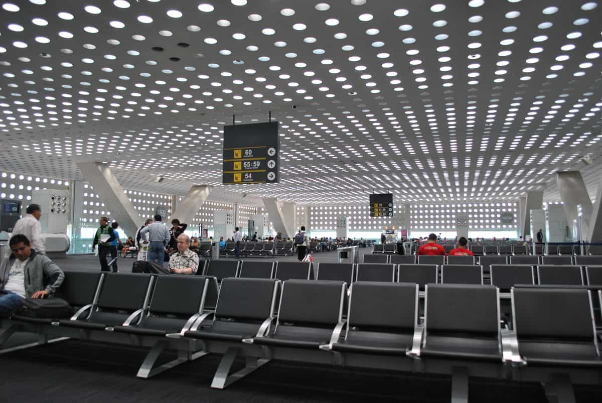 Crecen 11.2% los viajes al extranjero por avión