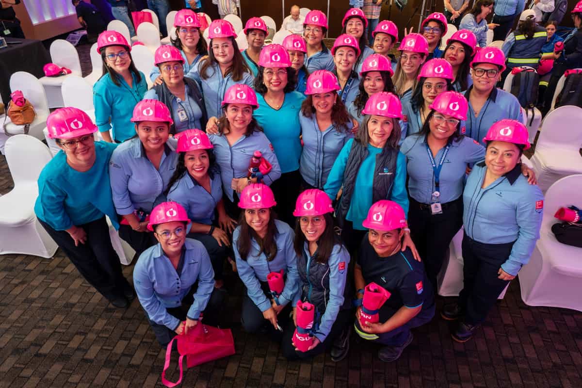 Aguakan impulsa a mujeres con iniciativa Cascos Rosas