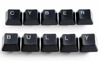 Pregunta: ¿Qué es el Bullying cibernético?