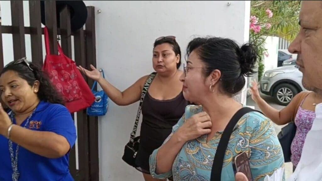 Acusan padres de familia a delegada sindical de impedir el funcionamiento de cámaras en escuela de Playa del Carmen