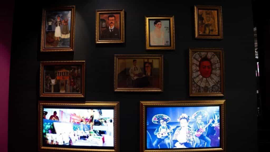 Alumnos de la EMIAA de Playa del Carmen conocen vida y obra de Frida Kahlo