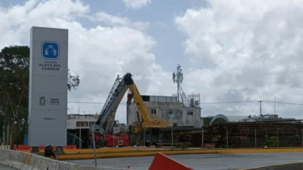 Colocarán plumas de acceso en vías cercanas a estación del Tren Maya en Playa del Carmen