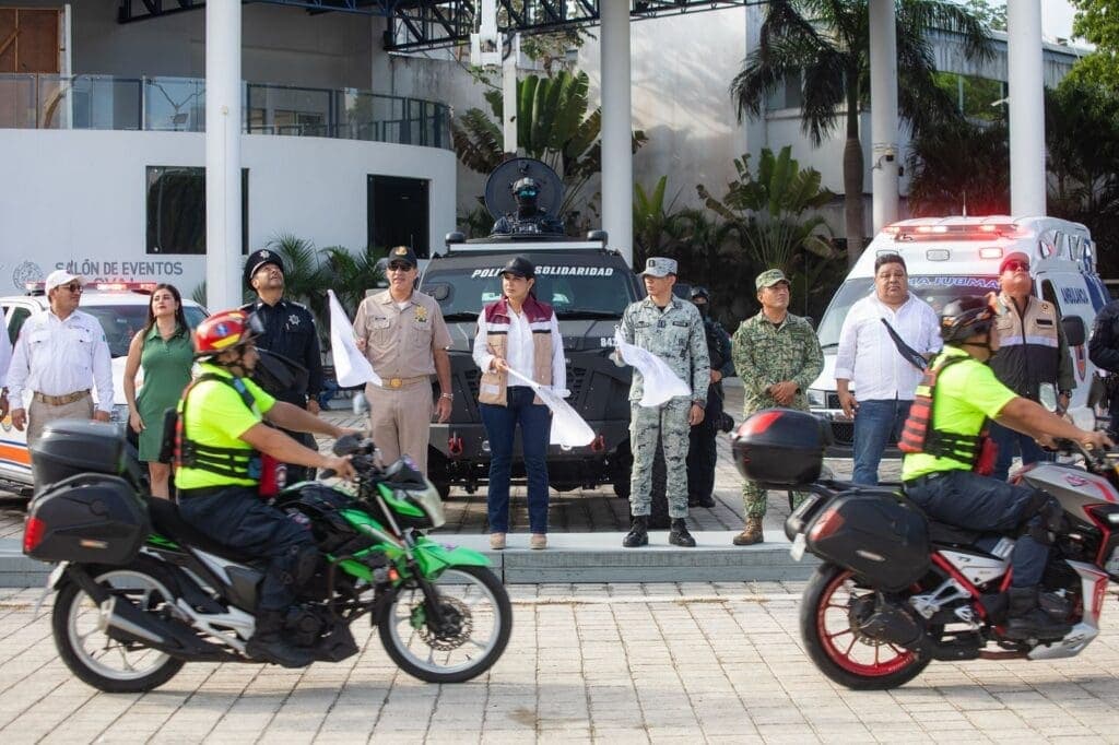 Estefanía Mercado da el banderazo de inicio del Operativo Vacacional de Verano 2025 en Playa del Carmen