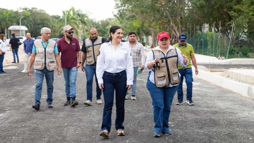 Con la pavimentación de la avenida Mayapan, Estefanía Mercado cumple a los habitantes de Tumben Chilam en Playa del Carmen