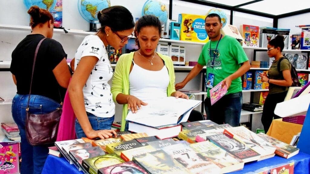 Anuncia Estefanía Mercado la Primera Feria Internacional del Libro y la Cultura en Playa del Carmen