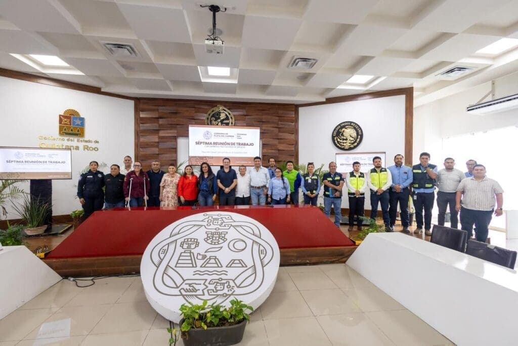 Gobierno de Playa del Carmen alerta sobre red de empresas clandestinas colgadas en postes de telefonía, electricidad y alumbrado público