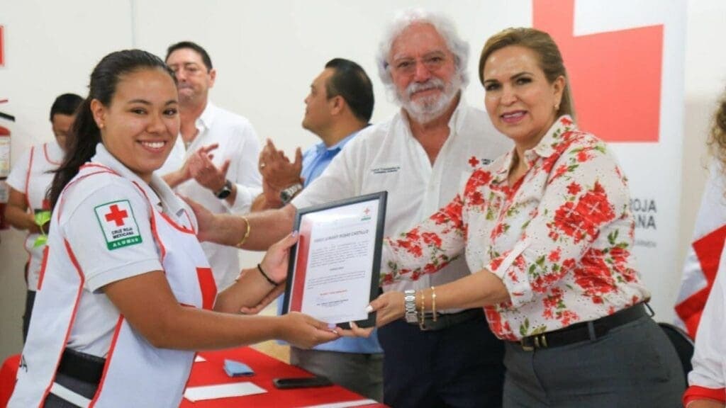 Lili Campos cumple a la Cruz Roja, en beneficio de los solidarenses