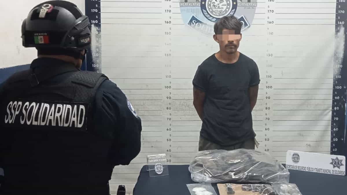 Playa del Carmen: Captan "con las manos en la masa" a sujeto con droga; también portaba un arma