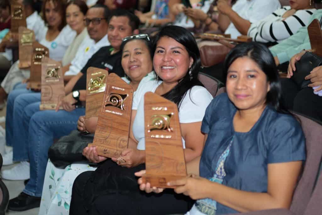 Reciben distintivo "Hecho en Quintana Roo" artesanos y productores playenses