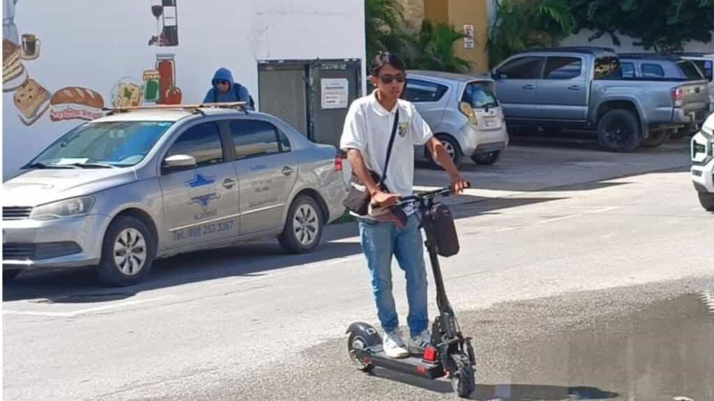 Regidor Orlando Muñoz Gómez promueve iniciativa para regularizar la micromovilidad en Playa del Carmen