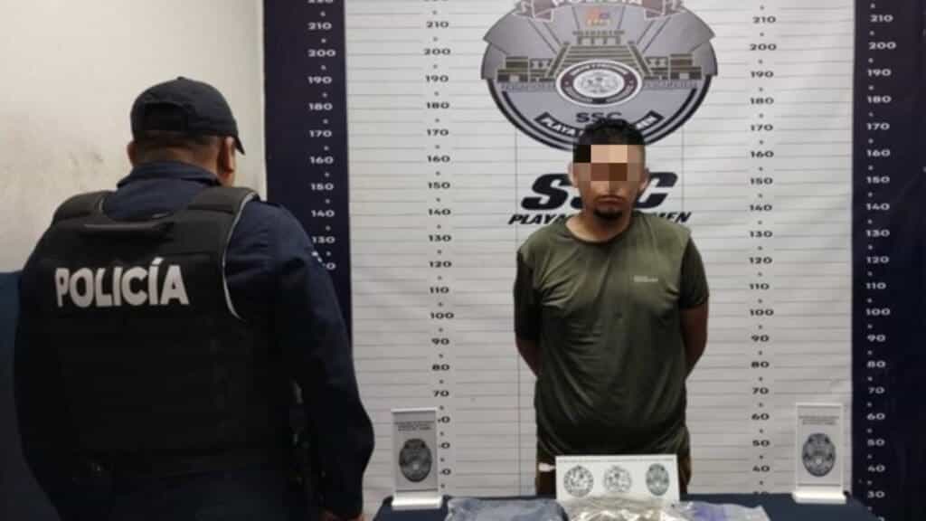 Sujeto es detenido con diversas bolsitas de marihuana en el fraccionamiento Villas del Sol de Playa del Carmen