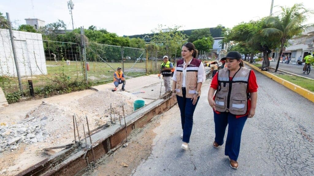 Supervisa Estefanía Mercado avance de la remodelación de la Avenida 10 Norte en Playa del Carmen
